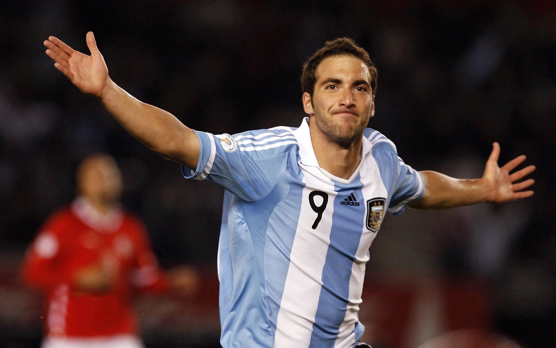 欧国联观察,莱比锡红牛逆转汉堡展韧性,赛季不败金身续写传奇